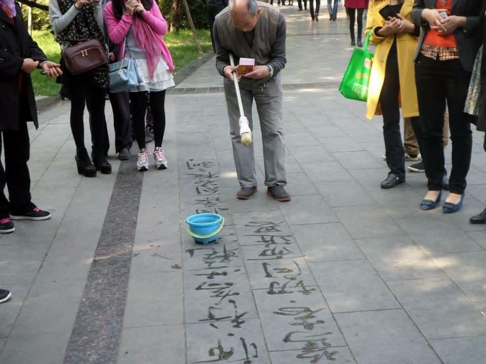 Sophie volunteering at the Chengdu Research Base of Giant Panda Breeding in November 2014 β feeding pandas, checking on cubs and exploring Sichuan with the volunteer team